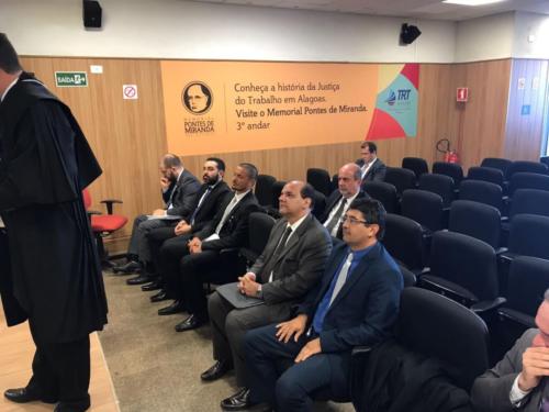 O vice-presidente Fernando Paiva, presente em importante sessão do TRT-19, em que se deliberou sobre o horário de funcionamento do Tribunal e das Varas do Trabalho.