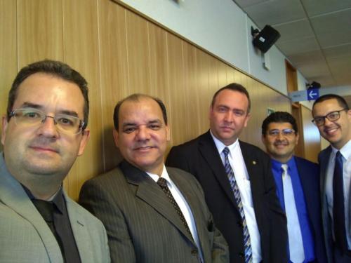 Membros da AATAL, dentre eles o vice-presidente Fernando Paiva, e o vice-presidente da OAB/AL, Dr. Ednaldo Maiorano, em sessão do 
Pleno do TRT-19.