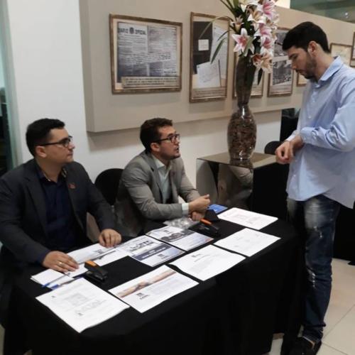Conversando com advogados sobre a AATAL, no 1º Simpósio de Direito Material e Processual do Trabalho de Alagoas, no auditório da OAB/AL.